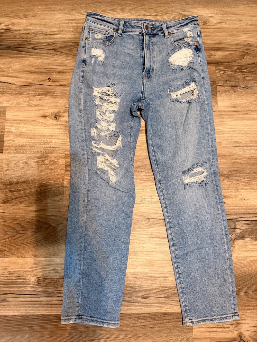 American Eagle Outfitters Light Blue Distressed High-Rise Jeans
